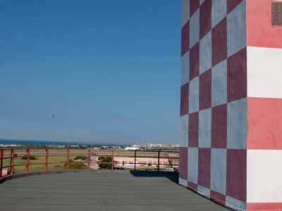 L�ultima tappa del nostro viaggio � la torre di controllo alta 40 metri, sulla quale ci portiamo attraverso una ripida e stretta scaletta interna al reparto di comando